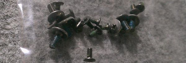 LIFEBOOK 取付ネジ